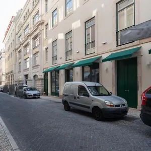 feels-like-home-chiado-trendy-apartment.hotels-lisbon-portugal.com/